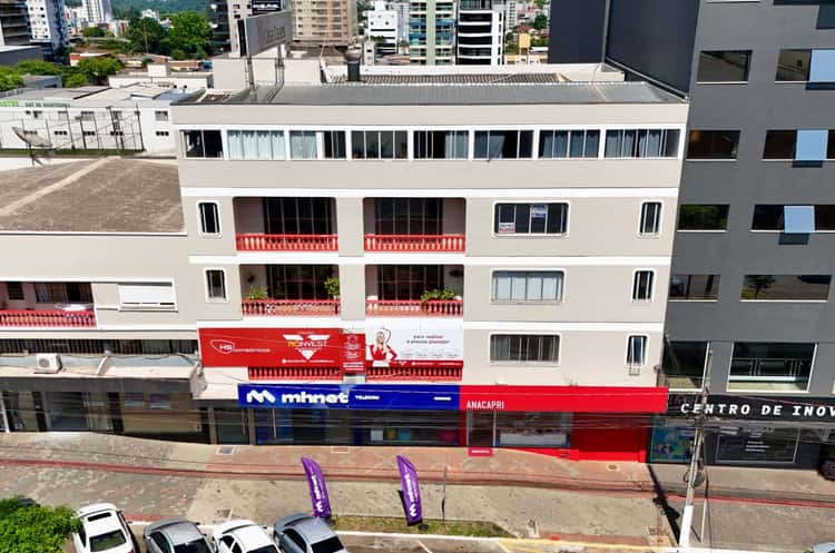 Apartamento para alugar com 2 dormitórios, 1 banheiro e 86m² de área privativa no bairro Centro