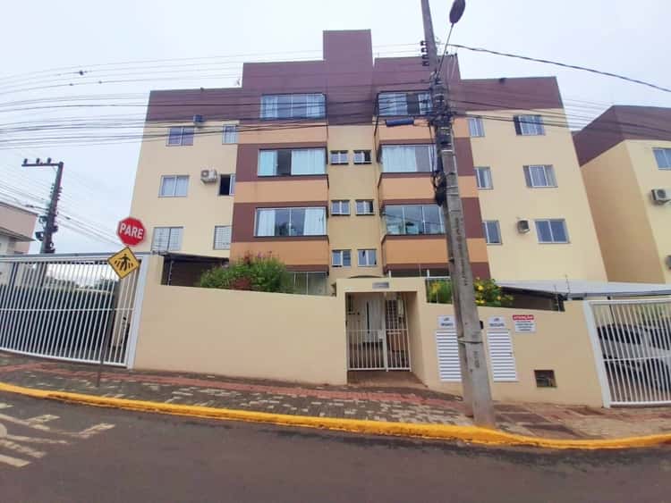 Apartamento à venda com 3 dormitórios, 1 banheiro, 2 vagas de garagens e 94m² de área privativa no bairro Santo Antônio