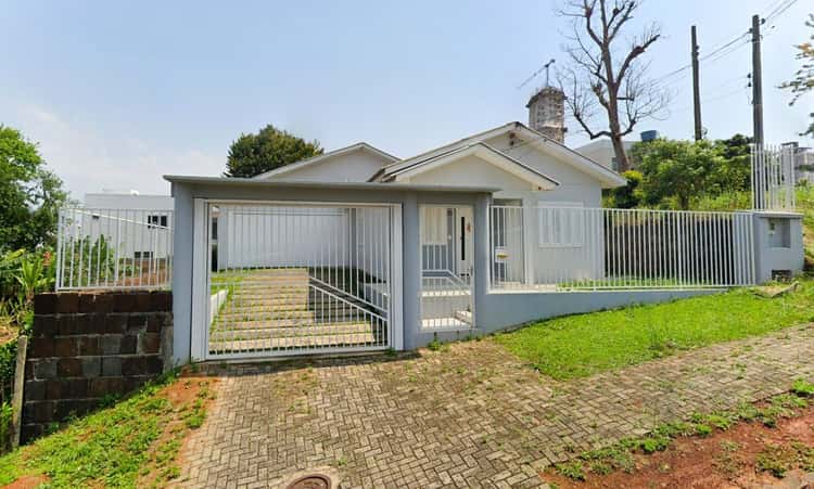 Casa para alugar com 3 dormitórios, 2 vagas de garagens e 107m² de área privativa no bairro Maria Goretti