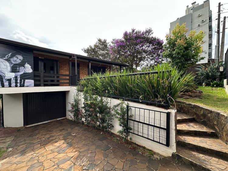 Casa à venda com 3 dormitórios, 1 banheiro, 2 vagas de garagens e 560m² de área privativa no bairro Palmital