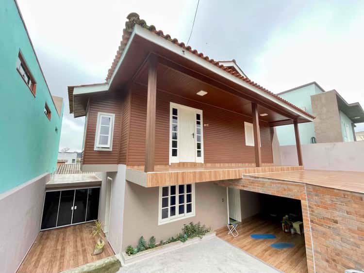 Casa para alugar com 5 dormitórios, 1 vaga de garagem e 200m² de área privativa no bairro Engenho Braun