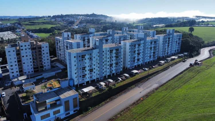 Apartamento para alugar com 2 dormitórios, 1 banheiro, 2 vagas de garagens e 56m² de área privativa no bairro Vila Real